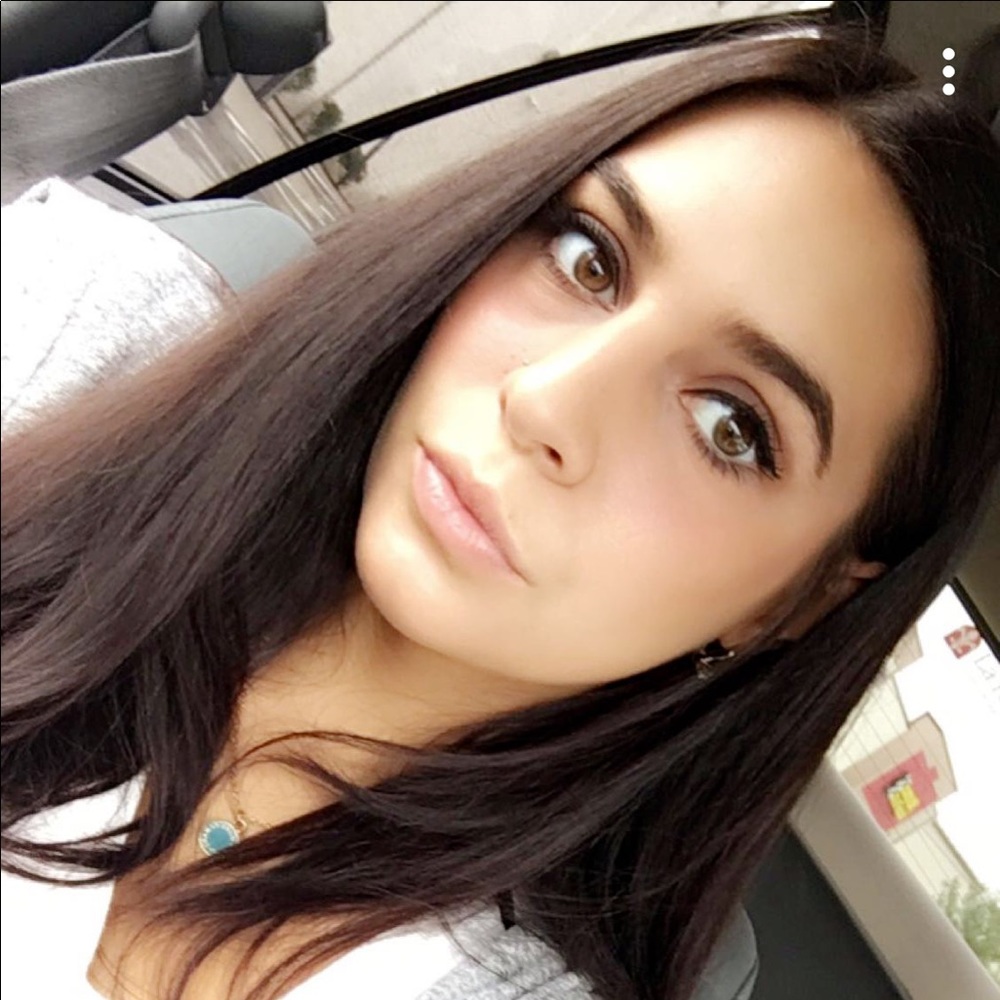 Meet your Posher, Nicole